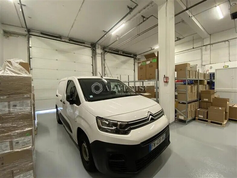 Light Industrial in Gennevilliers to rent - Interior Photo - Image 3 of 6