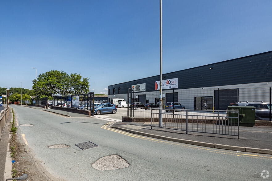 Dunnings Bridge Rd, Bootle to rent - Building Photo - Image 3 of 30