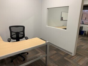 I-91 Corridor EXIT 21, Middletown, CT to rent Interior Photo- Image 2 of 2