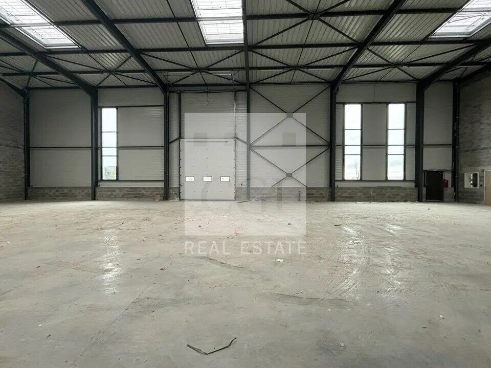 Light Industrial in Saint-Quentin-Fallavier for sale Building Photo- Image 1 of 2
