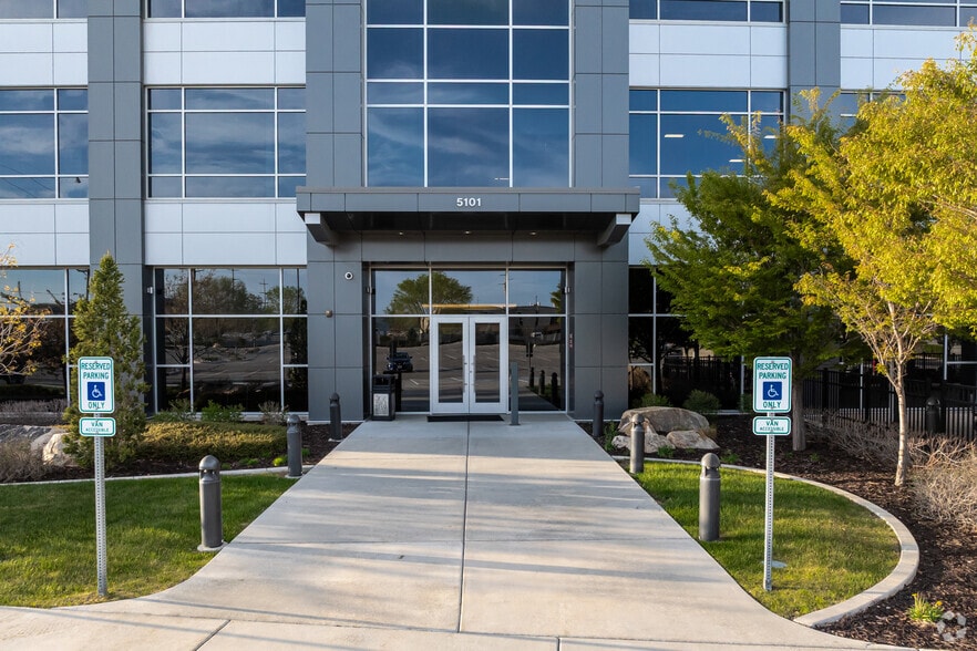 5101 S Commerce Dr, Murray, UT to rent - Building Photo - Image 2 of 7