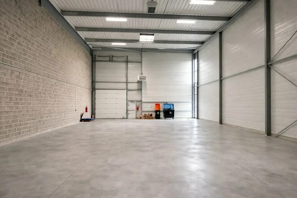 Light Industrial in Stains to rent Building Photo- Image 1 of 5