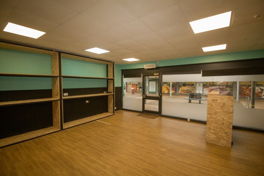 Spinney Hl, Warwick to rent - Building Photo - Image 2 of 7