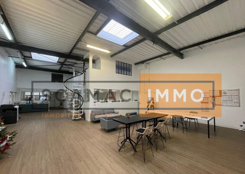 Light Industrial in Saint-Thibault-des-Vignes for sale - Building Photo - Image 3 of 15