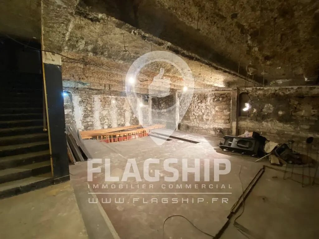 Location Commerce 120 m² - Photo 1