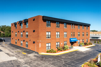 1S132 Summit Ave, Oakbrook Terrace, IL for rent Building Photo- Image 1 of 15