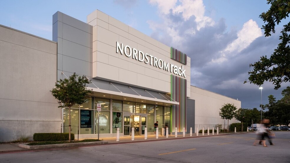 2000 Willowbrook Mall, Houston, TX to rent - Building Photo - Image 3 of 9