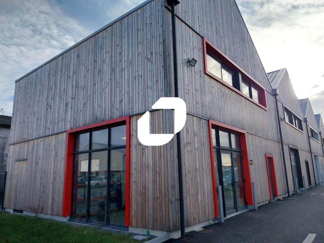 Light Industrial in Saint-Herblain to rent Building Photo- Image 1 of 8