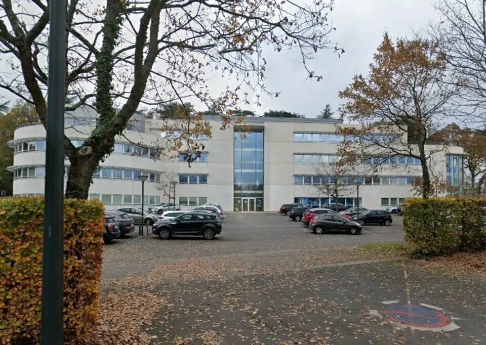 Location Bureaux 142 m² - Photo 1