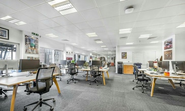 Oval Rd, London to rent Interior Photo- Image 2 of 4