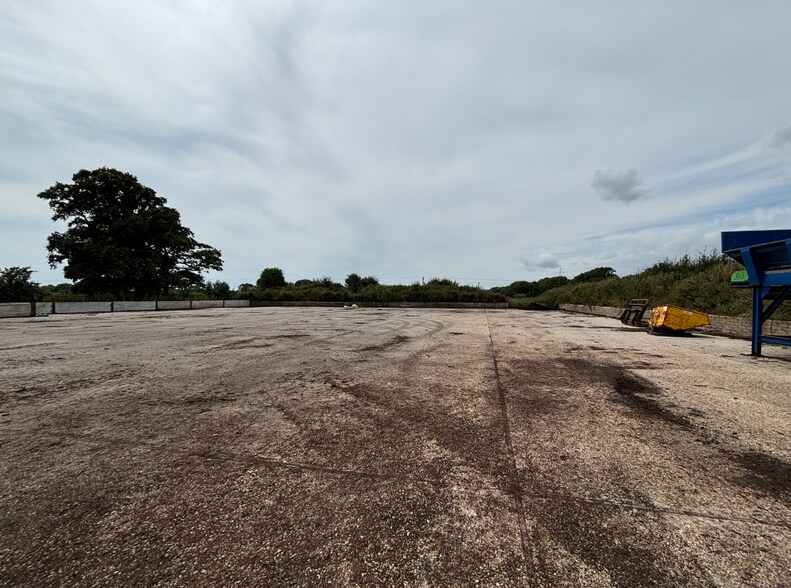 Manor Rd, Hayling Island for sale - Primary Photo - Image 1 of 1
