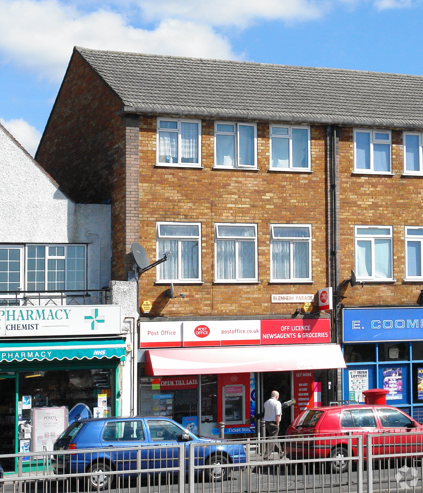 2 Blenheim Para, Uxbridge for sale Primary Photo- Image 1 of 1