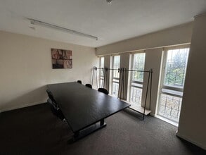 Cross Green Appr, Leeds to rent Interior Photo- Image 1 of 4