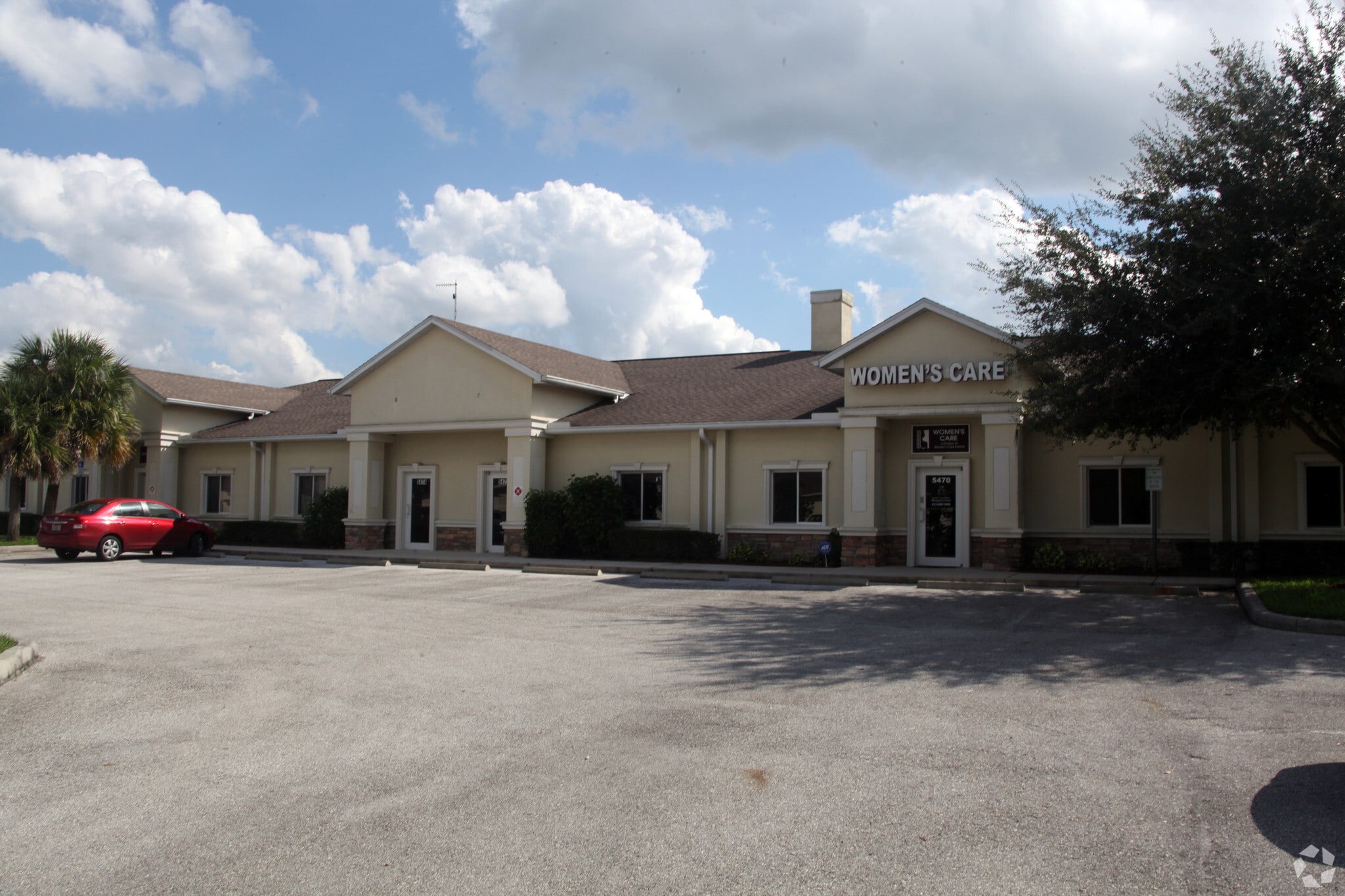 5470-5476 Lithia Pinecrest Rd, Lithia, FL to rent Primary Photo- Image 1 of 19