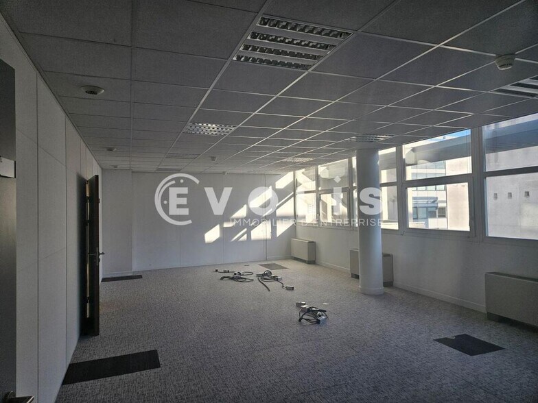 Office in Massy to rent - Interior Photo - Image 2 of 22