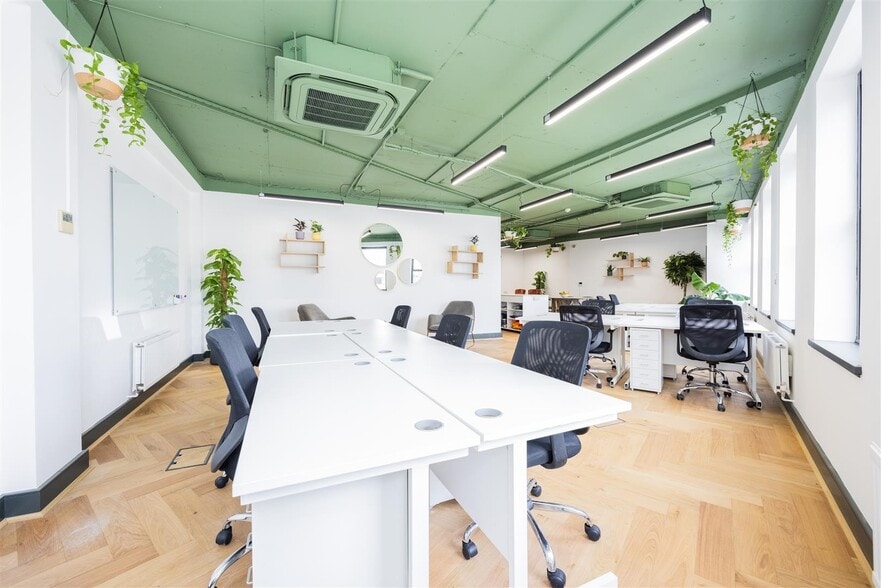 City Rd, London to rent - Interior Photo - Image 2 of 9
