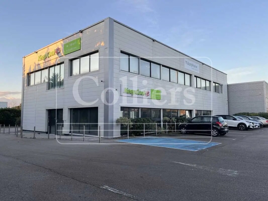 Retail in Éguilles to rent Building Photo- Image 1 of 8