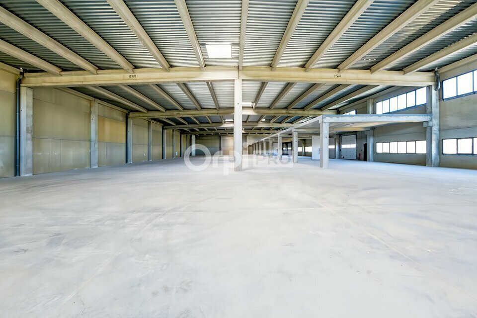 Industrial in La Ciotat to rent Building Photo- Image 1 of 6