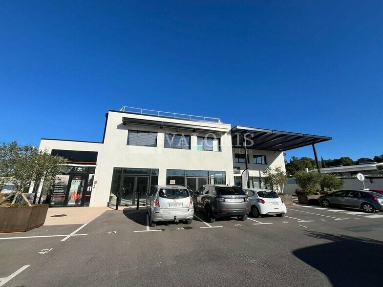 Route De Berre, Éguilles for sale - Building Photo - Image 2 of 11