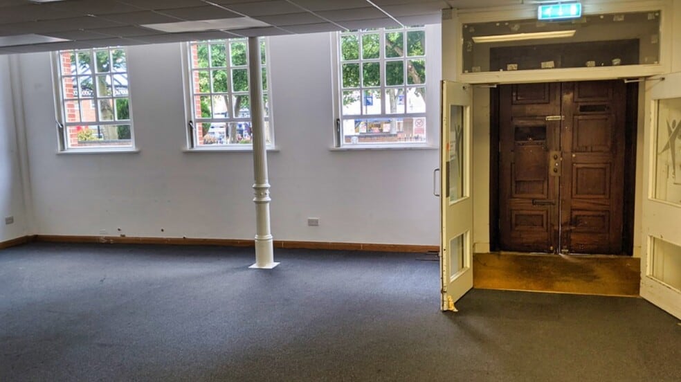 Market Pl, Cannock to rent - Interior Photo - Image 2 of 6