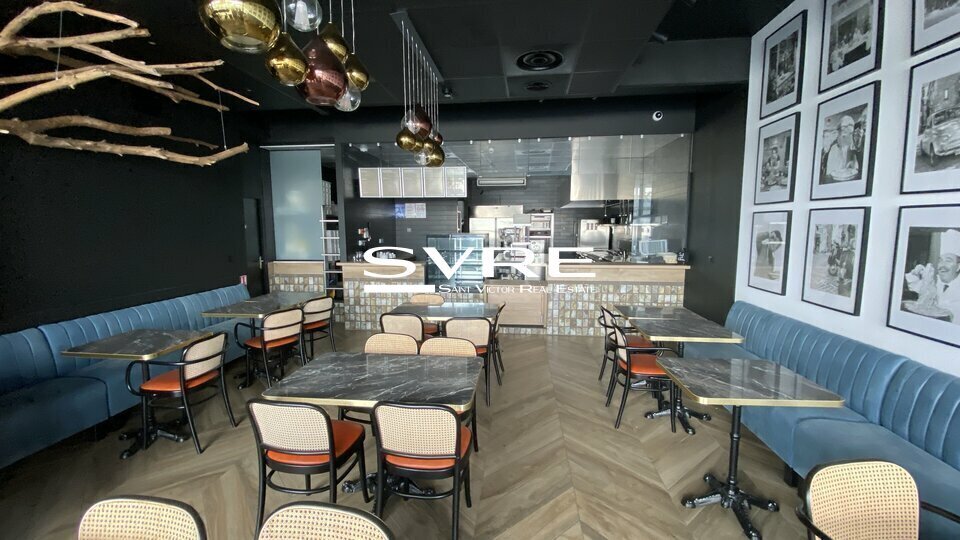 Retail in La Ciotat to rent - Interior Photo - Image 2 of 7