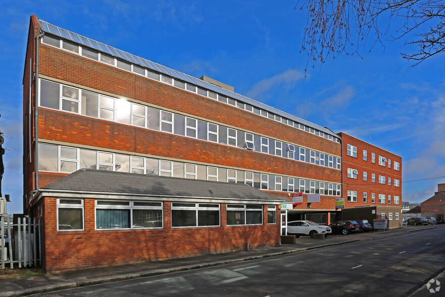 90-100 Collingdon St, Luton for rent - Primary Photo - Image 1 of 5