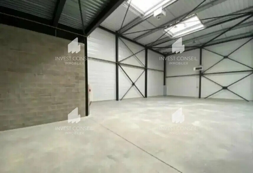 Light Industrial in Stains for sale - Interior Photo - Image 3 of 3