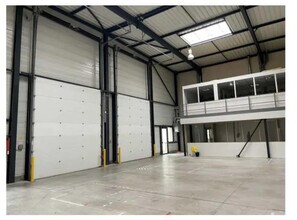 Light Industrial in Saint-Priest to rent Interior Photo- Image 2 of 4