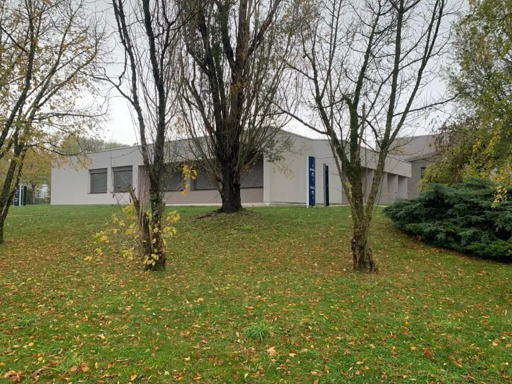 Location Bureaux 394 m² - Photo 1