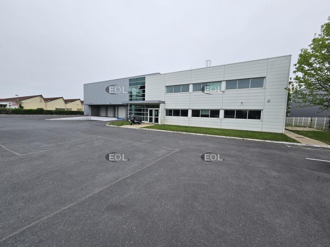 Industrial in Vitry-sur-Seine to rent Building Photo- Image 1 of 18