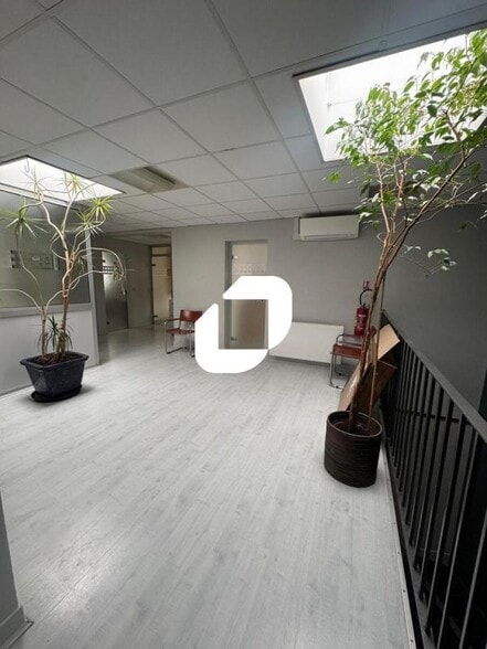 Light Industrial in Noisy-le-Sec to rent - Interior Photo - Image 3 of 6