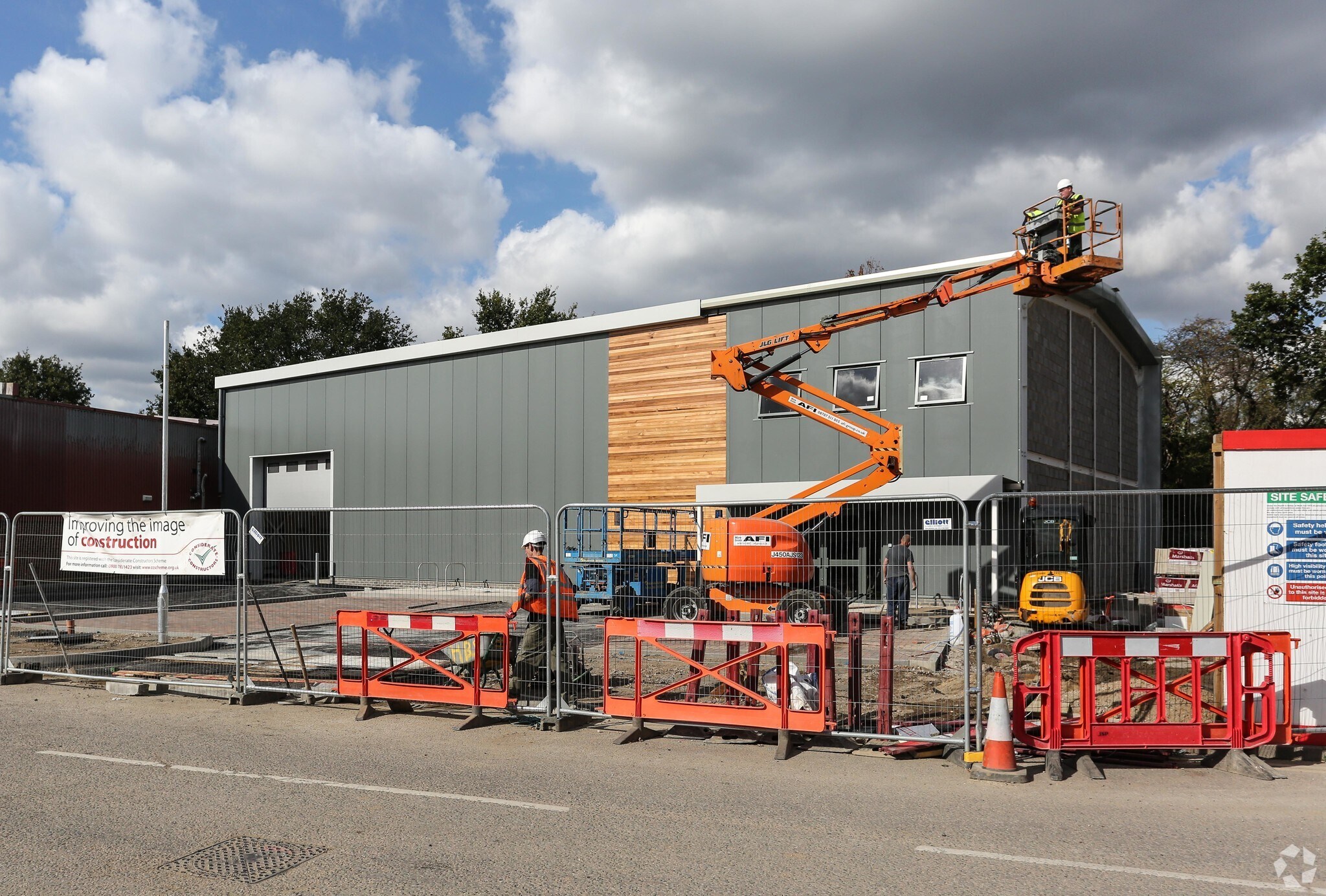 Manor Ln, London for sale Primary Photo- Image 1 of 1