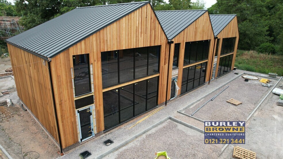 Lichfield St, Tamworth to rent - Building Photo - Image 2 of 10