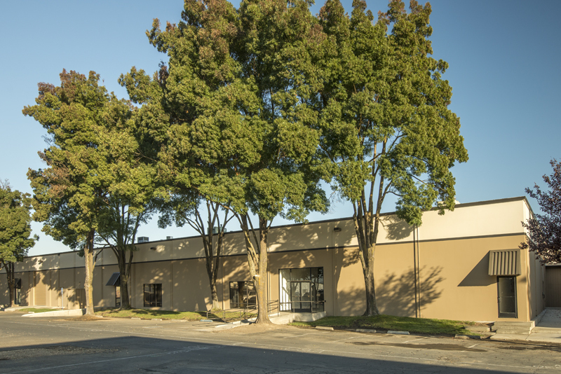 1250 Harter Ave, Woodland, CA for rent - Building Photo - Image 1 of 2