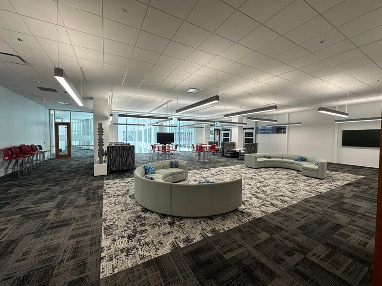 150 Peabody Pl, Memphis, TN to rent - Interior Photo - Image 3 of 25