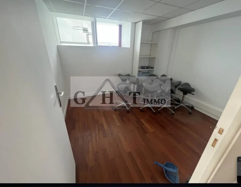 Location Bureaux 70 m² - Photo 1