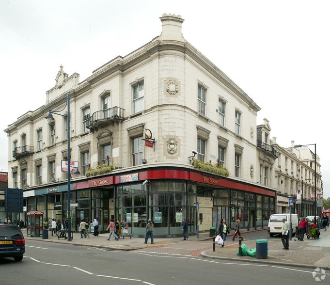 442-444 Brixton Rd, London to rent - Primary Photo - Image 1 of 10