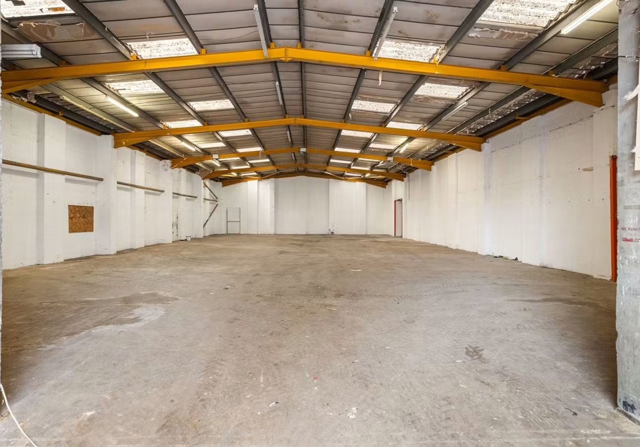 14 Felixstowe Rd, London to rent Interior Photo- Image 1 of 4