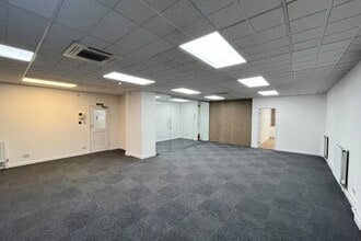Lustleigh Close, Exeter to rent Interior Photo- Image 1 of 4