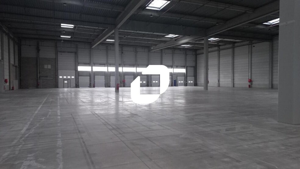 Industrial in Bonneuil-sur-Marne to rent - Building Photo - Image 2 of 16