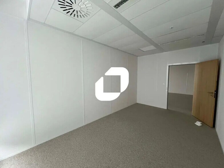Office in Loos to rent - Interior Photo - Image 3 of 18