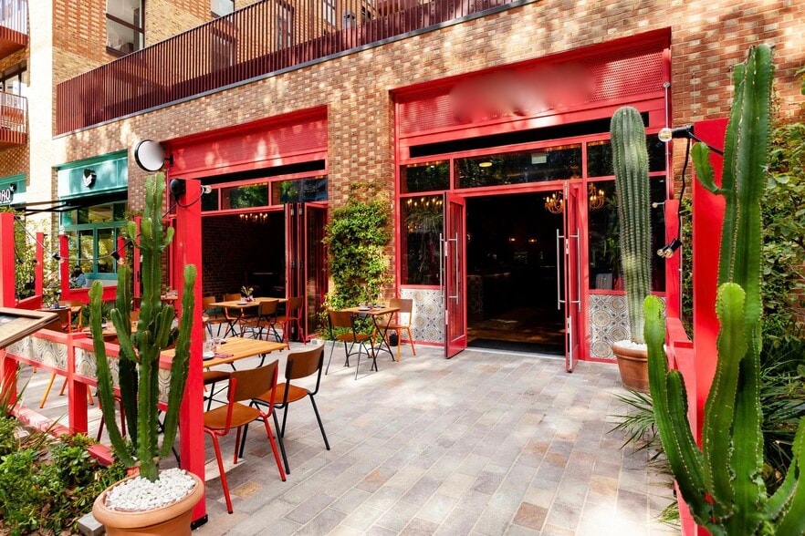 Ash Ave, London to rent - Building Photo - Image 2 of 2