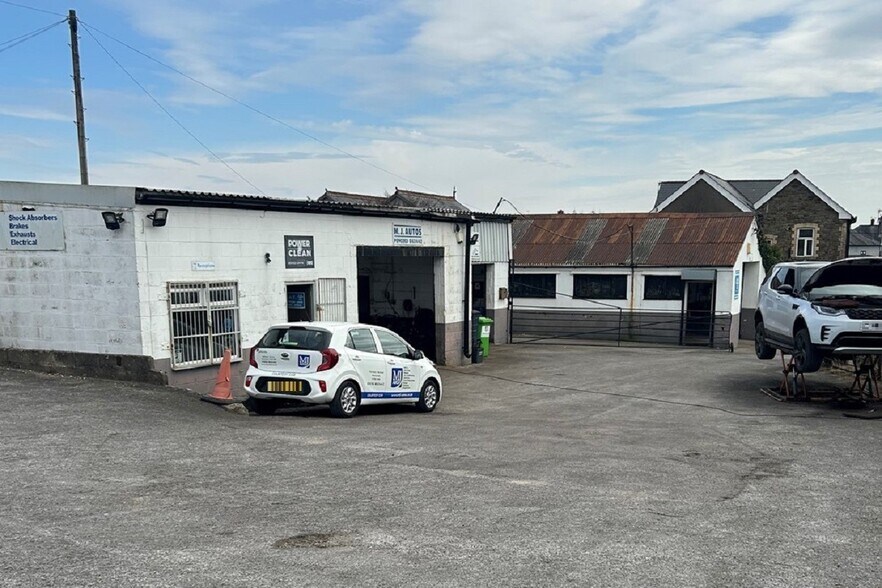 Fairlawn Ter, Pencoed for sale - Building Photo - Image 3 of 9