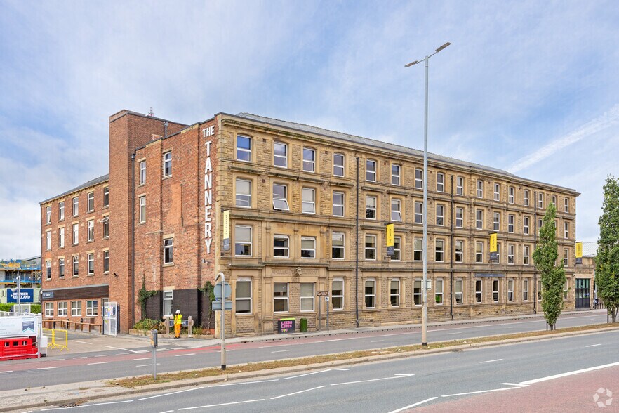 91 Kirkstall Rd, Leeds to rent - Primary Photo - Image 2 of 5