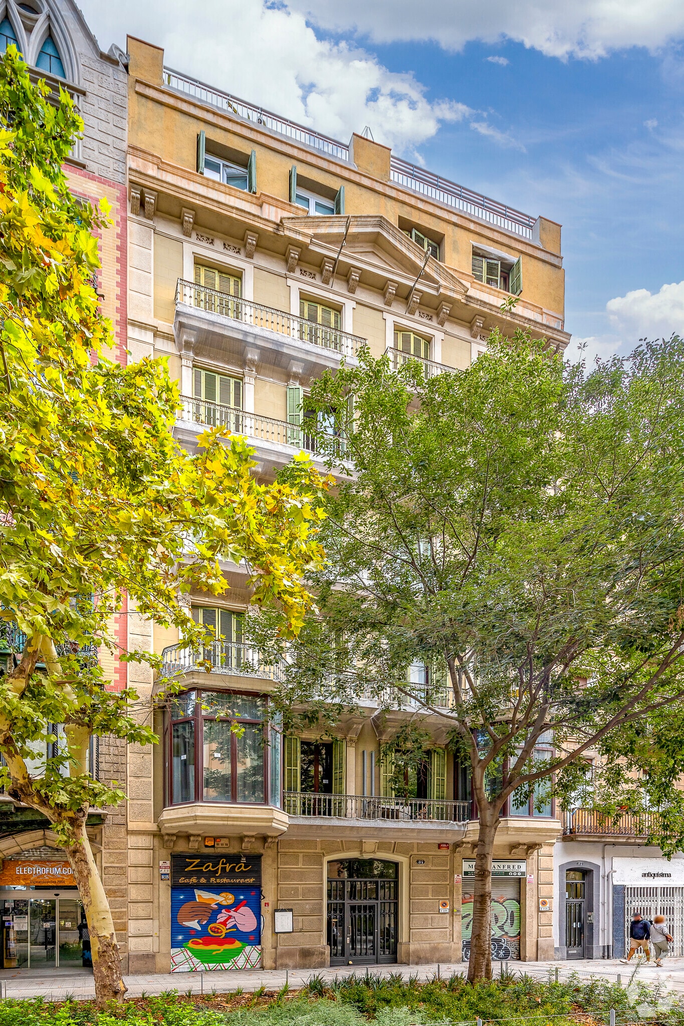 Retail in Barcelona, Barcelona to rent Primary Photo- Image 1 of 2