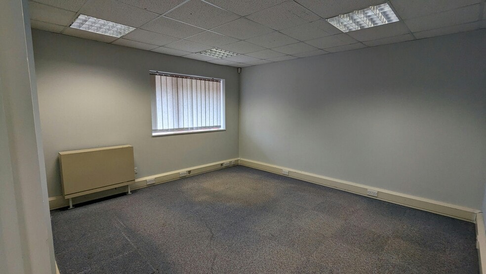 Torwood Clos, Coventry to rent - Building Photo - Image 3 of 18