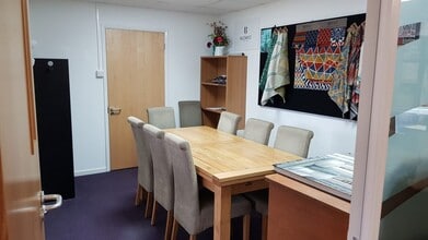 Walker Ave, Milton Keynes to rent Interior Photo- Image 2 of 4