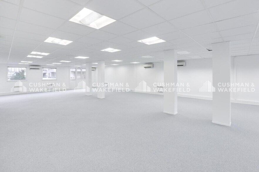 25 Rue Greffülhe, Levallois-Perret to rent - Building Photo - Image 1 of 7