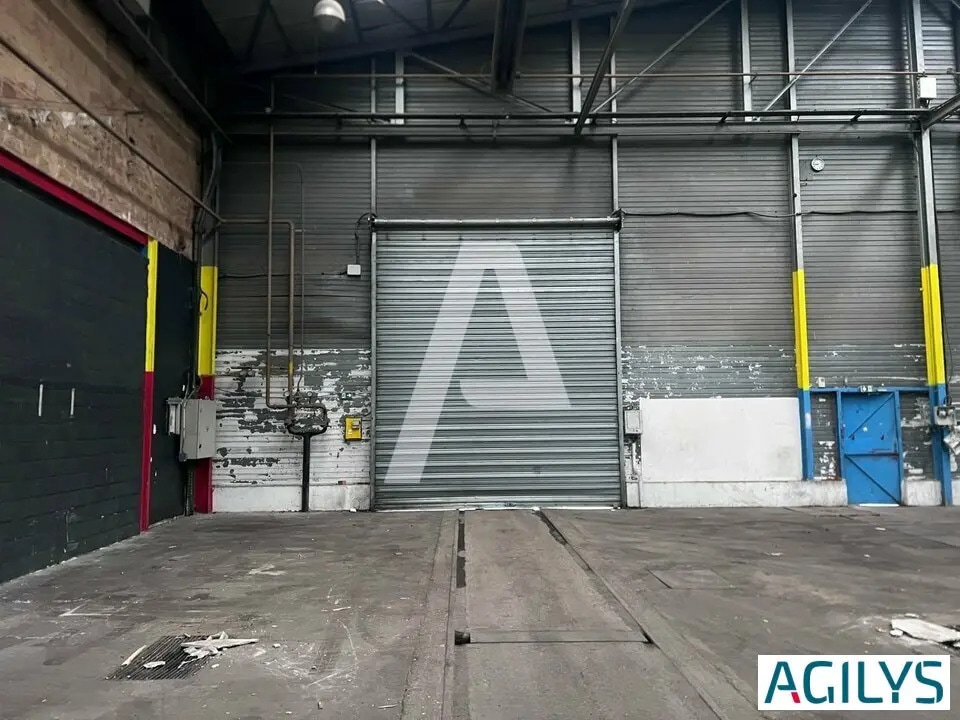 Light Industrial in Corbeil-Essonnes to rent Interior Photo- Image 1 of 5