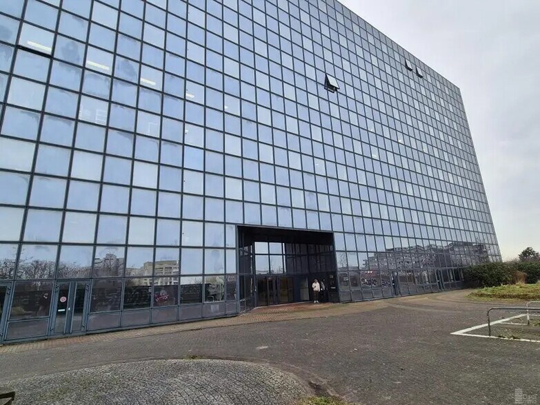2 Rue Du Centre, Noisy-le-Grand to rent - Building Photo - Image 2 of 20